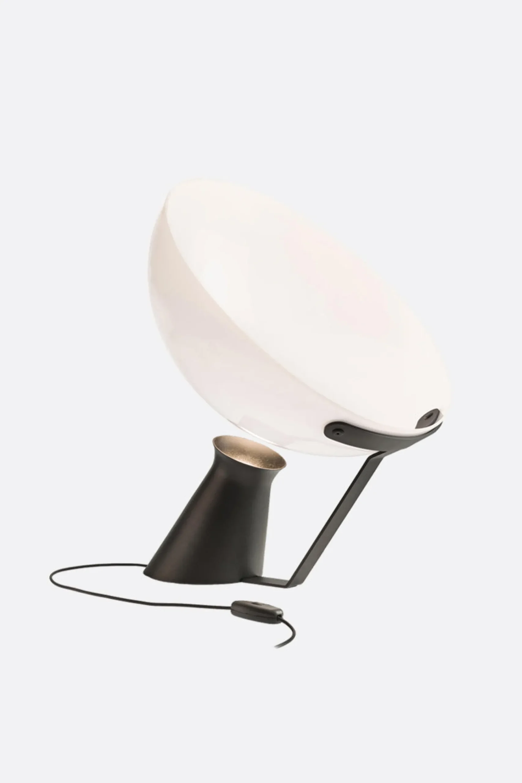 KARAKTER Aida table lamp