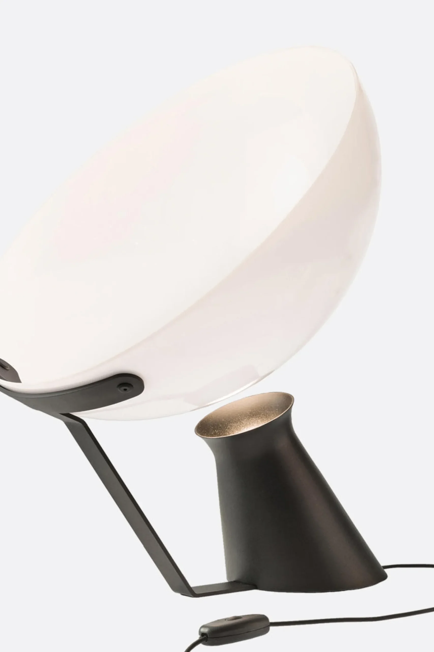 KARAKTER Aida table lamp