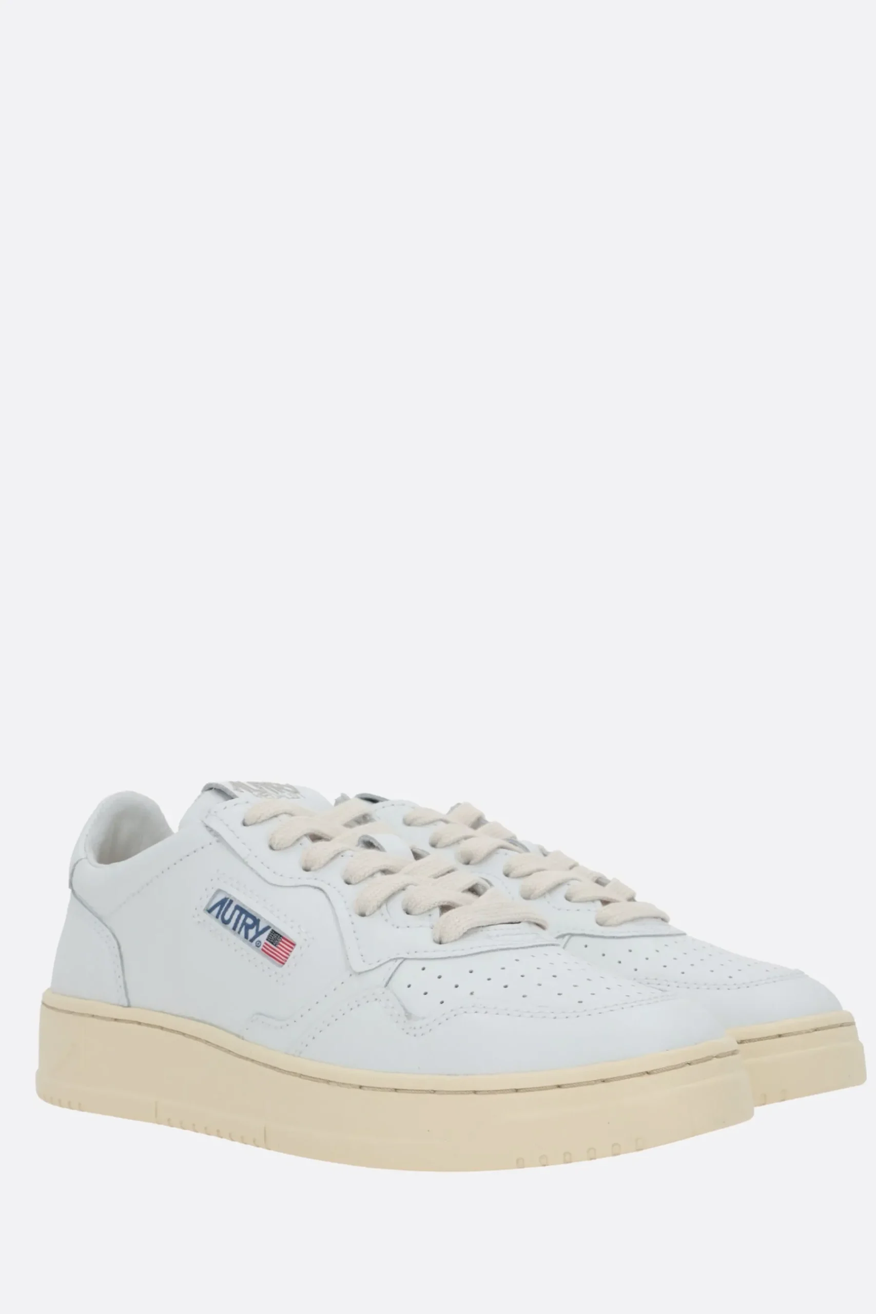 Women AUTRY Medalist smooth leather sneakers