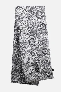 Women 10 CORSO COMO graphic print nylon padded scarf