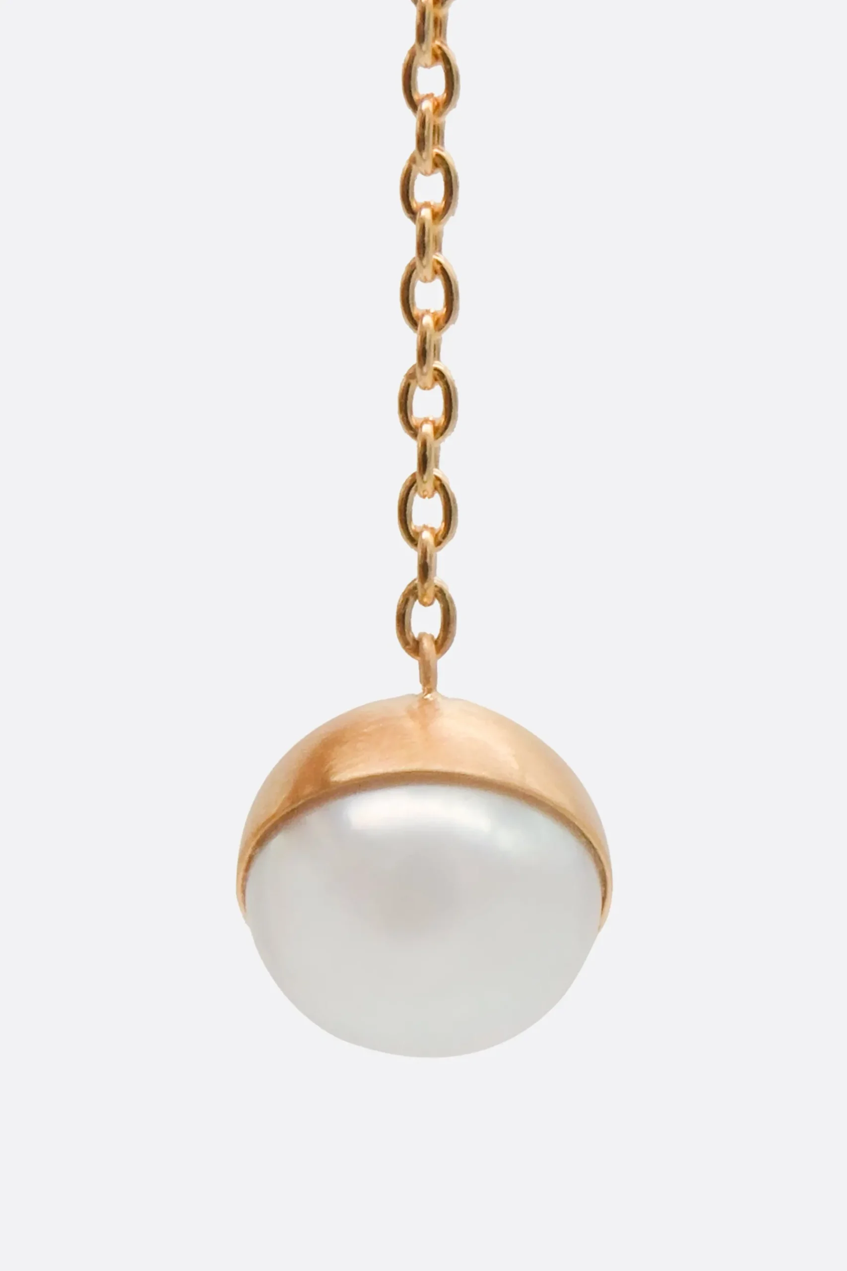 Women SHIHARA Half Pearl Chain 45° single earring