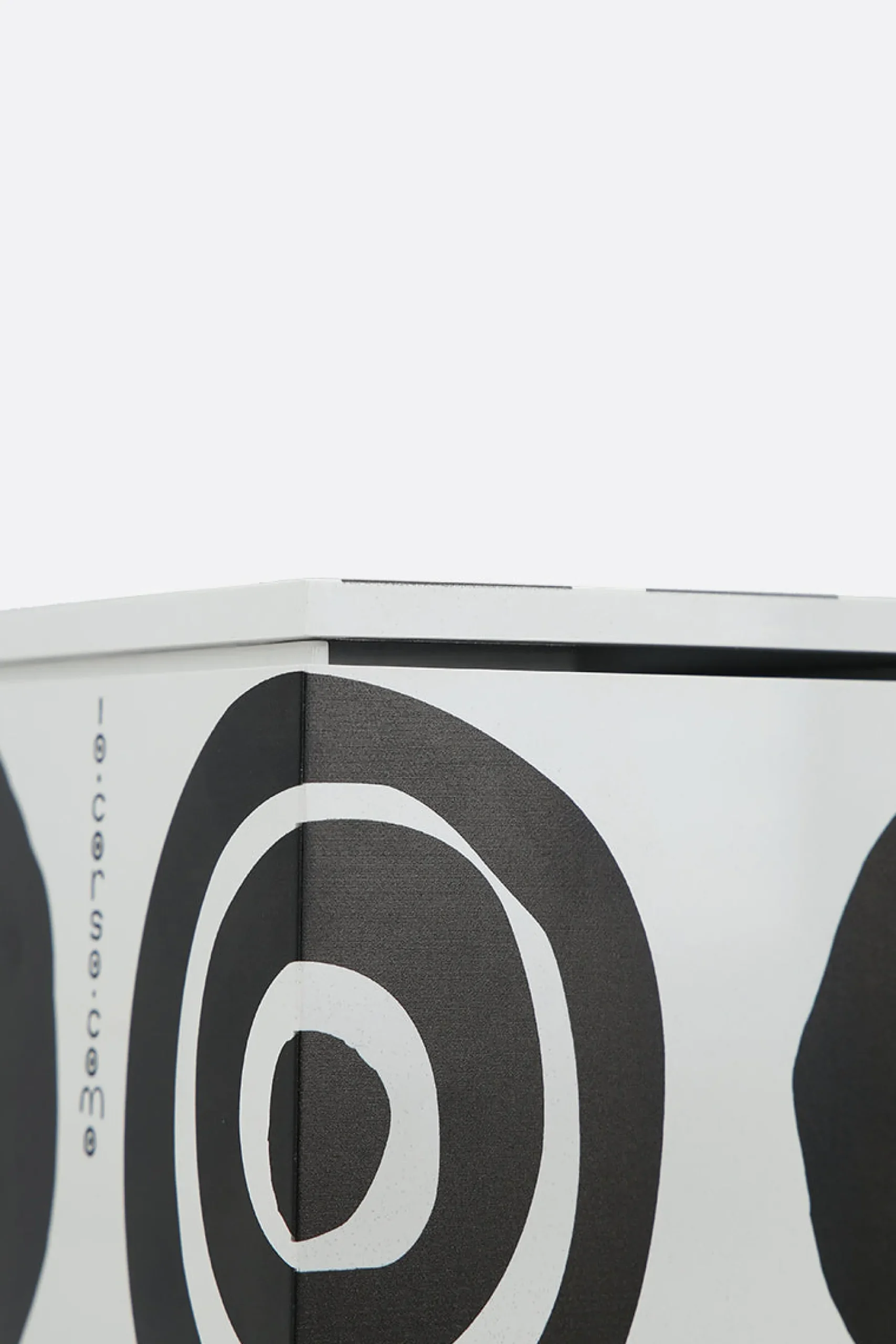 CINI&NILS X 10 CORSO COMO wireless cuboluce with signature circles design